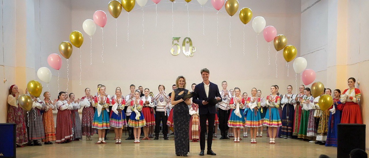 💐Государственное учреждение дополнительного образования «Детская школа искусств №2» г. Балашова отметила свой 50-летний юбилей грандиозным концертом «50 лет вдохновения», который состоялся 23 апреля 2025 года в переполненном зале школы..