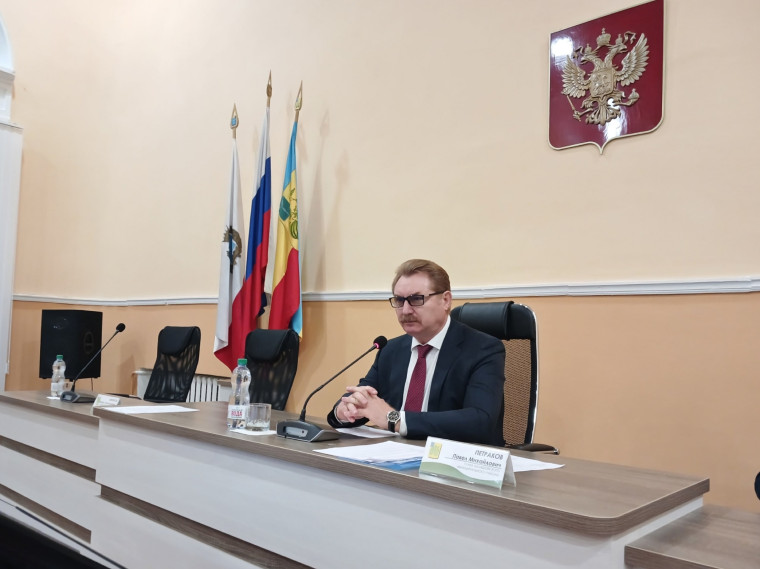 Глава Балашовского муниципального района Павел Петраков провел постоянно действующее совещание. Глава Балашовского муниципального района Павел Петраков провел постоянно действующее совещание.
