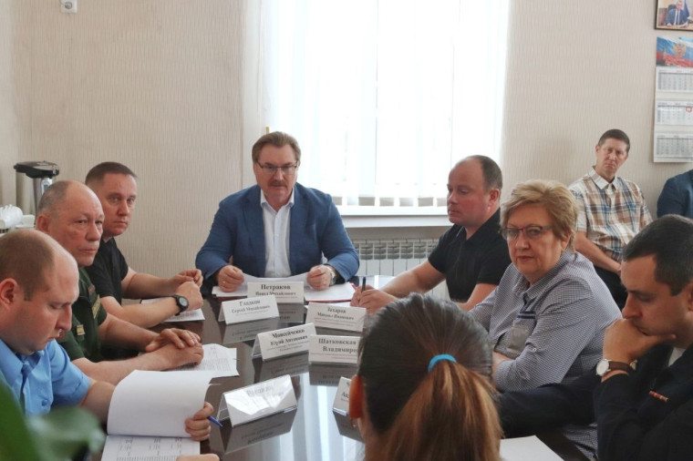 По поручению Губернатора области Романа Бусаргина глава Балашовского муниципального района Павел Петраков провел прием участников СВО и членов их семей.. По поручению Губернатора области Романа Бусаргина глава Балашовского муниципального района Павел Петраков провел прием участников СВО и членов их семей..
