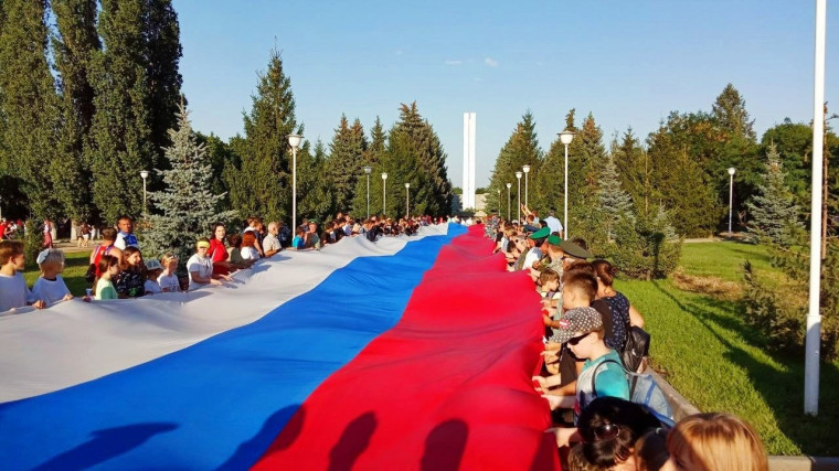 Глава Балашовского муниципального района Павел Петраков поздравляет балашовцев Днем государственного флага Российской Федерации!. Глава Балашовского муниципального района Павел Петраков поздравляет балашовцев Днем государственного флага Российской Федерации!.