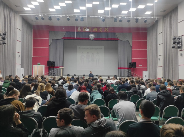 В Балашове полицейские и общественники приняли участие в профилактическом мероприятии со студентами. В Балашове полицейские и общественники приняли участие в профилактическом мероприятии со студентами.