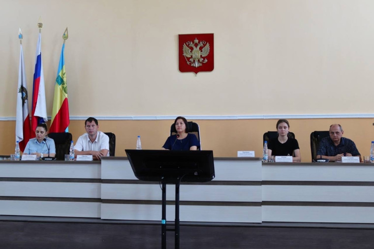 В администрации Балашовского муниципального района прошел семинар для работодателей из 5 районов по вопросам трудовой деятельности иностранных граждан. В администрации Балашовского муниципального района прошел семинар для работодателей из 5 районов по вопросам трудовой деятельности иностранных граждан.