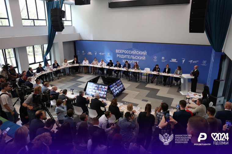 Сегодня в Московской Гимназии №1514 состоялось первое заседание Всероссийского родительского комитета. Сегодня в Московской Гимназии №1514 состоялось первое заседание Всероссийского родительского комитета.