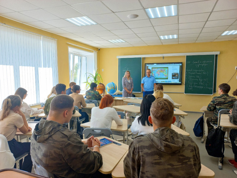 Представители администрации Балашовского муниципального района и прокуратуры города Балашова встретились со школьниками. Представители администрации Балашовского муниципального района и прокуратуры города Балашова встретились со школьниками.