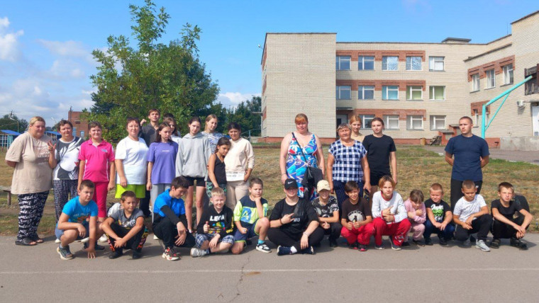 В школе рабочего поселка Пинеровка прошел День физкультурника. В школе рабочего поселка Пинеровка прошел День физкультурника.