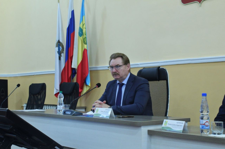 Глава Балашовского муниципального района Павел Петраков провел постоянно действующее совещание. Глава Балашовского муниципального района Павел Петраков провел постоянно действующее совещание.