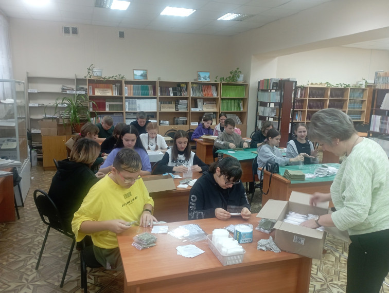 В преддверии Дня добровольца обучающиеся 7 "А" класса МОУ СОШ № 16 г.Балашова,рудились в волонтерском пункте и изготовили очередную партию "сухих" армейских душей для участников СВО.. В преддверии Дня добровольца обучающиеся 7 "А" класса МОУ СОШ № 16 г.Балашова,рудились в волонтерском пункте и изготовили очередную партию "сухих" армейских душей для участников СВО..
