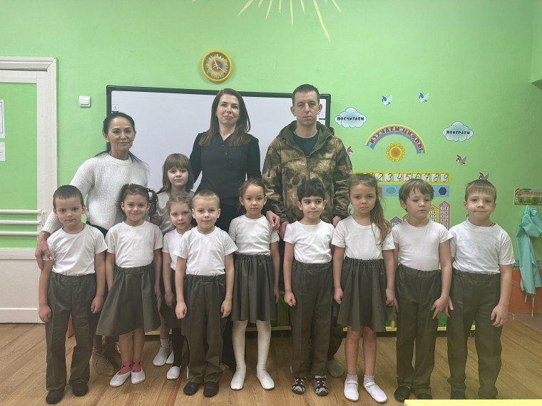 В детском саду "Зернышко" села Репное Балашовского муниципального района прошла встреча с участником специальной военной операции. В детском саду "Зернышко" села Репное Балашовского муниципального района прошла встреча с участником специальной военной операции.