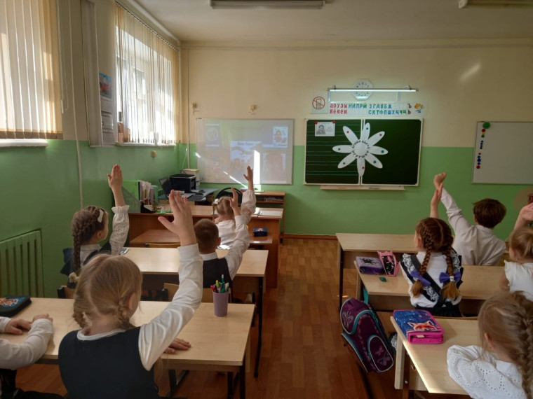 17 февраля в 1 "Б" классе Гимназии №1 прошёл клубный час "Поэзия добра", посвящённый дню рождения А.Л. Барто. 17 февраля в 1 "Б" классе Гимназии №1 прошёл клубный час "Поэзия добра", посвящённый дню рождения А.Л. Барто.