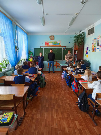 В Балашове сотрудники полиции отделений по контролю за оборотом наркотиков и по делам несовершеннолетних провели профилактическое мероприятие со школьниками. В Балашове сотрудники полиции отделений по контролю за оборотом наркотиков и по делам несовершеннолетних провели профилактическое мероприятие со школьниками.