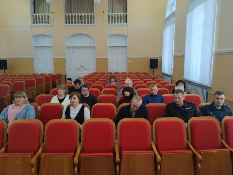 17 января в администрации Балашовского муниципального района состоялось первое в 2024 году заседание комиссии по делам несовершеннолетних и защите их прав. 17 января в администрации Балашовского муниципального района состоялось первое в 2024 году заседание комиссии по делам несовершеннолетних и защите их прав.